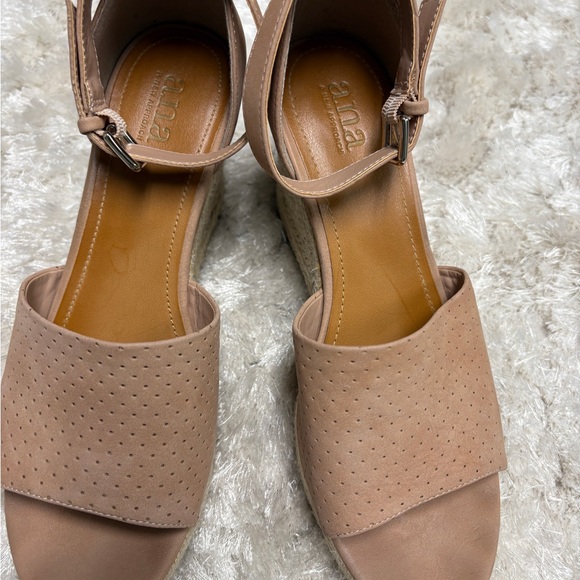 Women’s Tan Wedge Sandals - Picture 3 of 5